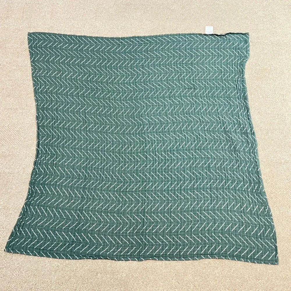 Itzy Ritzy Swaddle Blanket Baby‎ 42x42 Green Chevron Muslin Cotton Nursing Loop